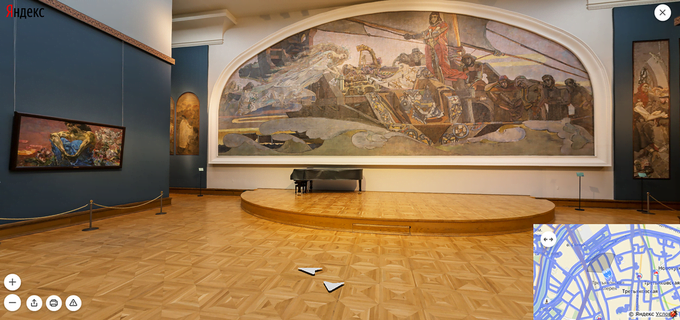 В зале Врубеля Третьяковской галереи на Лаврушенском переулке