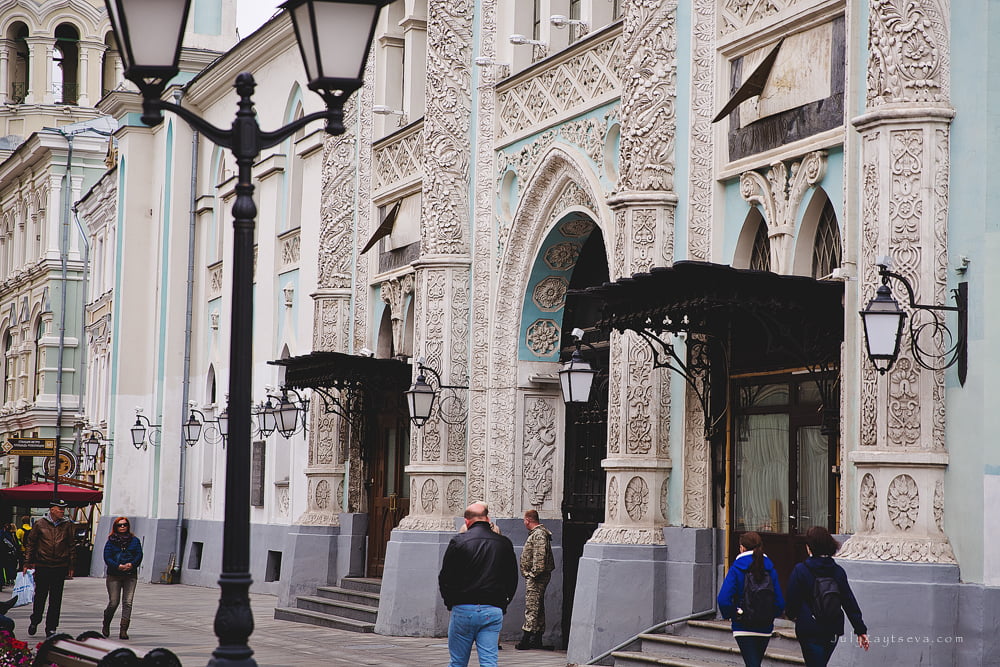Фасад здания РГГУ (Синодальной типографии)