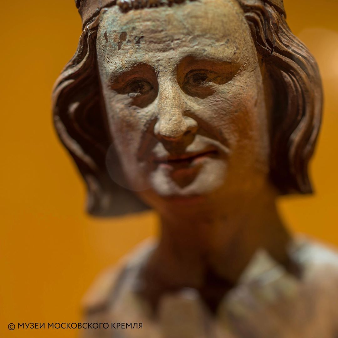 Статуя Людовика Святого на выставке Людовик святой и реликвии Сент-Шапель