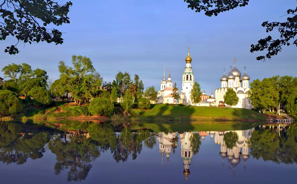 Вологодский Кремль со стороны реки Вологда