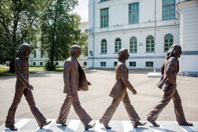 The Beatles идут поступать в Томский универсистет