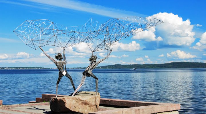 Статуя "Рыбаки" на набережной Петрозаводска
