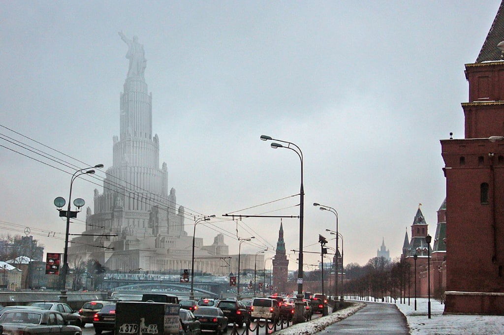 Вид от стен Кремля, если бы Дворец Советов архитектора Бориса Иофана был построен