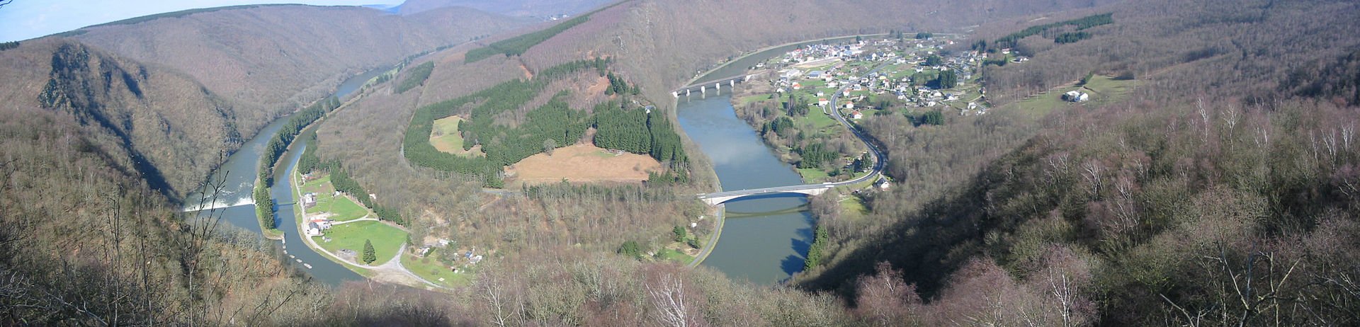 Панорама долины реки Маас во Французских Арденнах