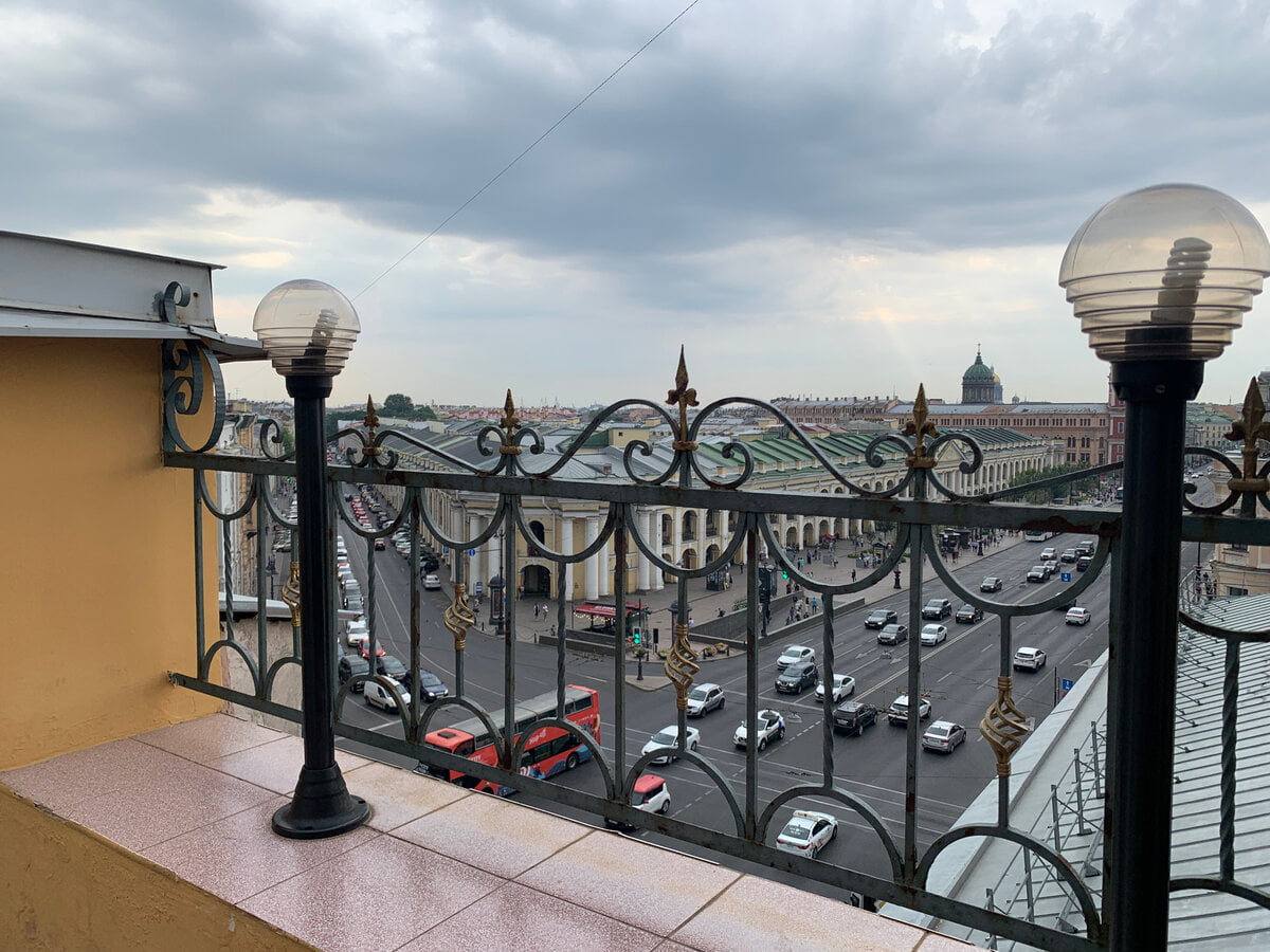 Вид со смотровой площадки Музея фотосалона Карла Буллы на Невском проспекте