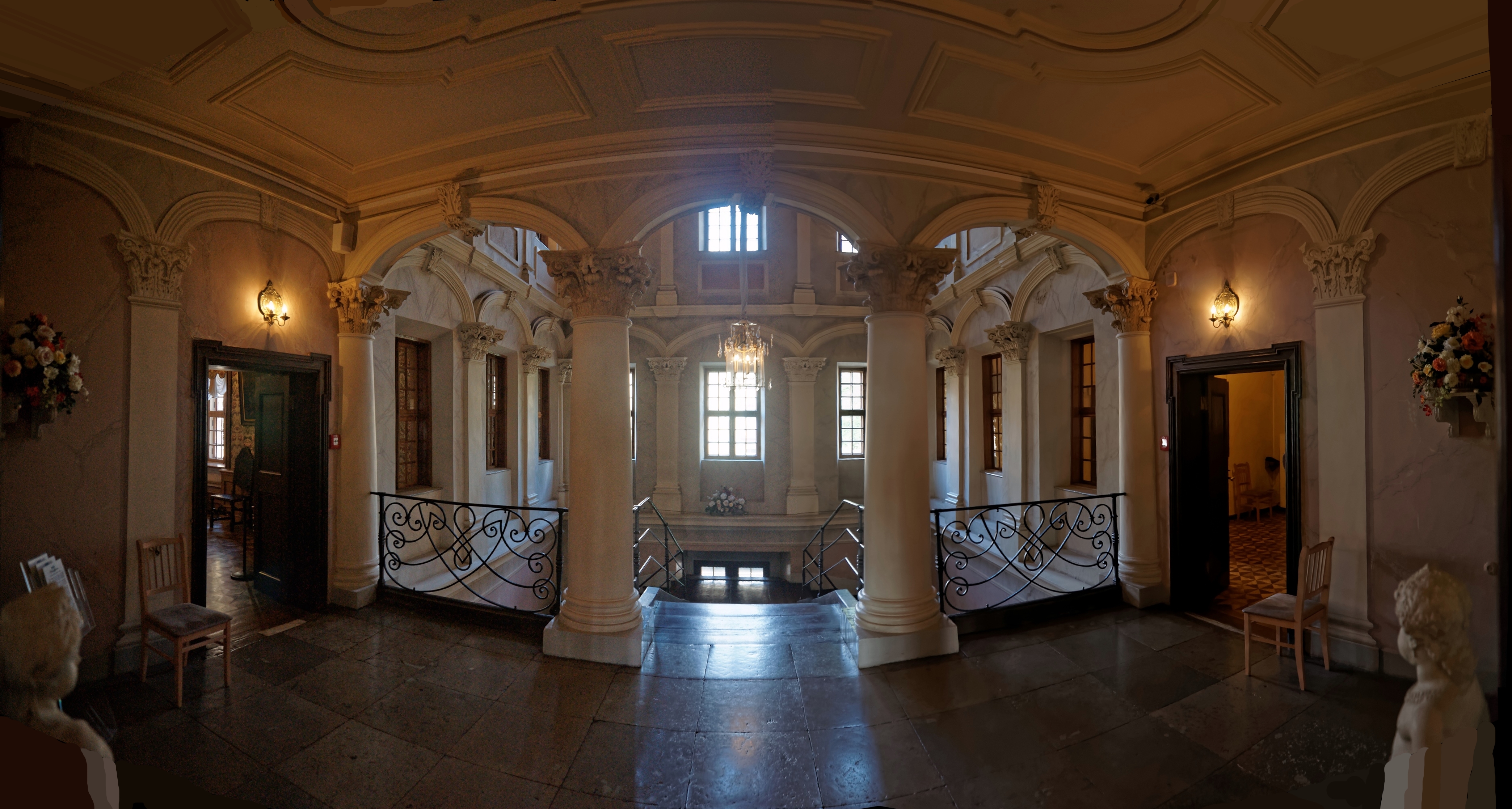 saint_petersburg_-_menshikov_palace_1710-27_-_2nd_floor_-_grand_central_staircase_1