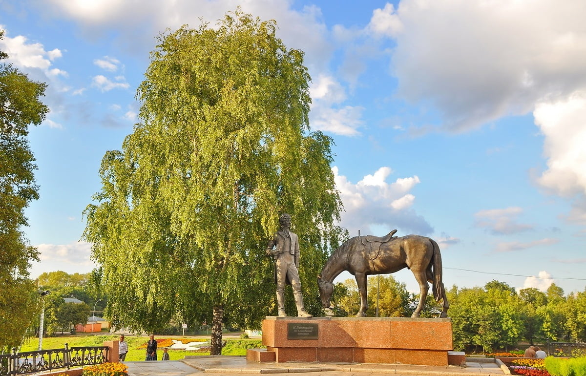 Памятник Батюшкову в Вологде