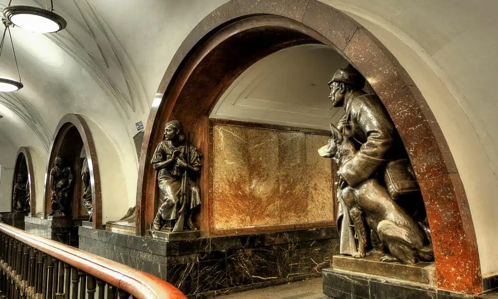 Метро Площадь революции