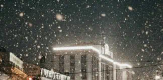 Охотный ряд в снегу