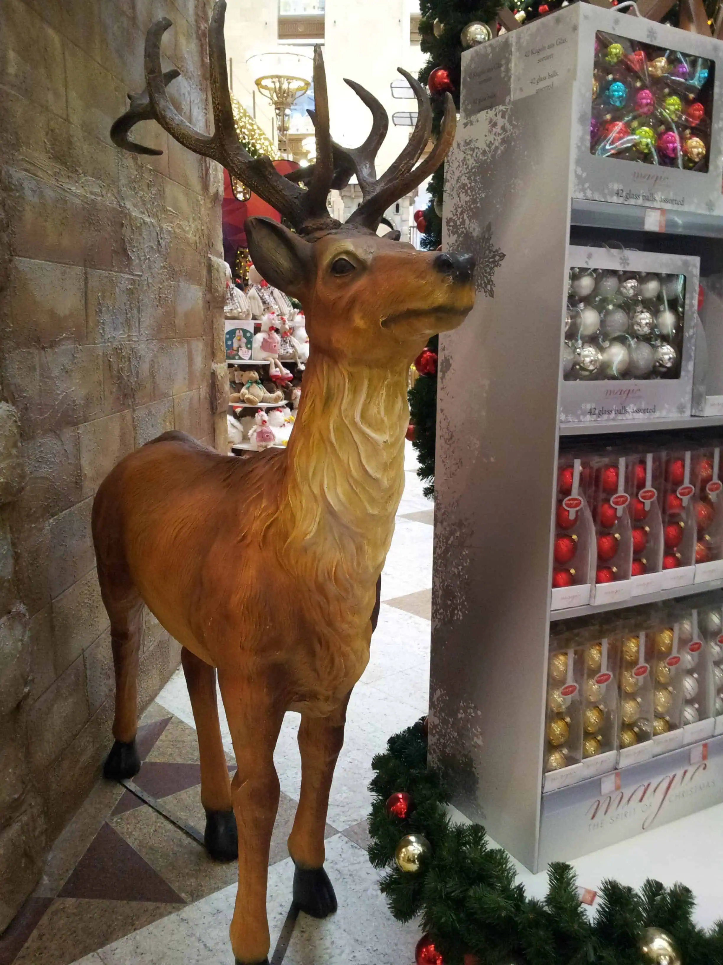 Детский мир на Лубянке олень