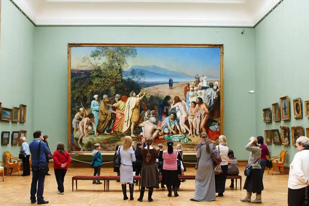 В зале Третьяковки. У картины Явление Христа народу