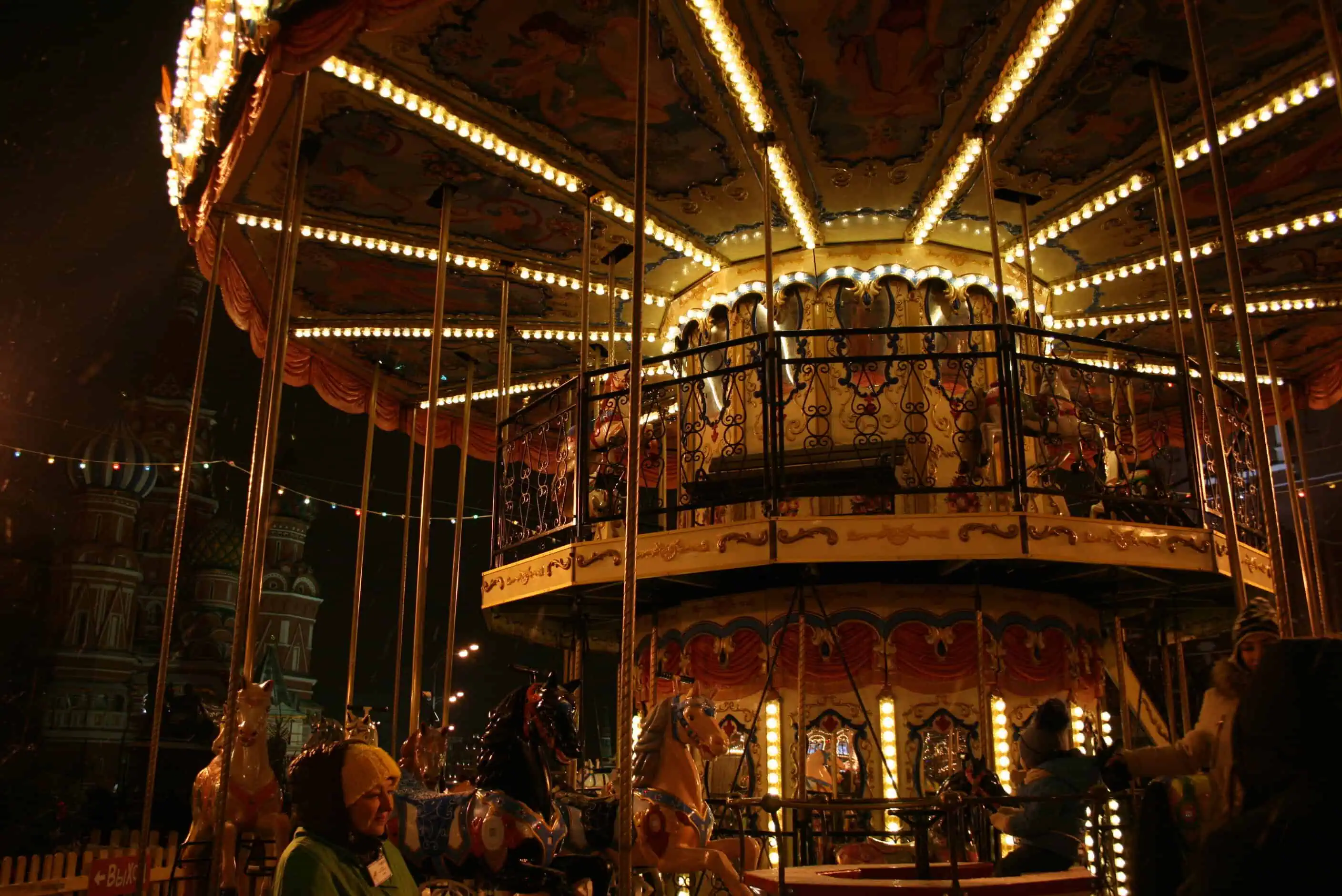 Французская карусель на Красной площади