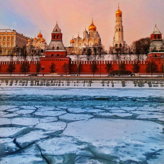 Москва. Река