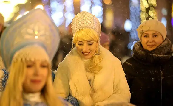 парад снегурочек