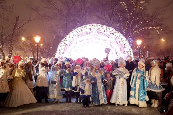 Парад Снегурочек