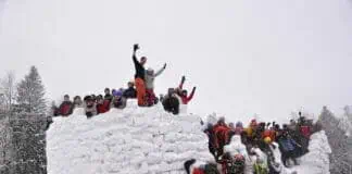 Четвертый день Масленицы — Разгуляй Бакшеевская масленица - разгром снежного городка