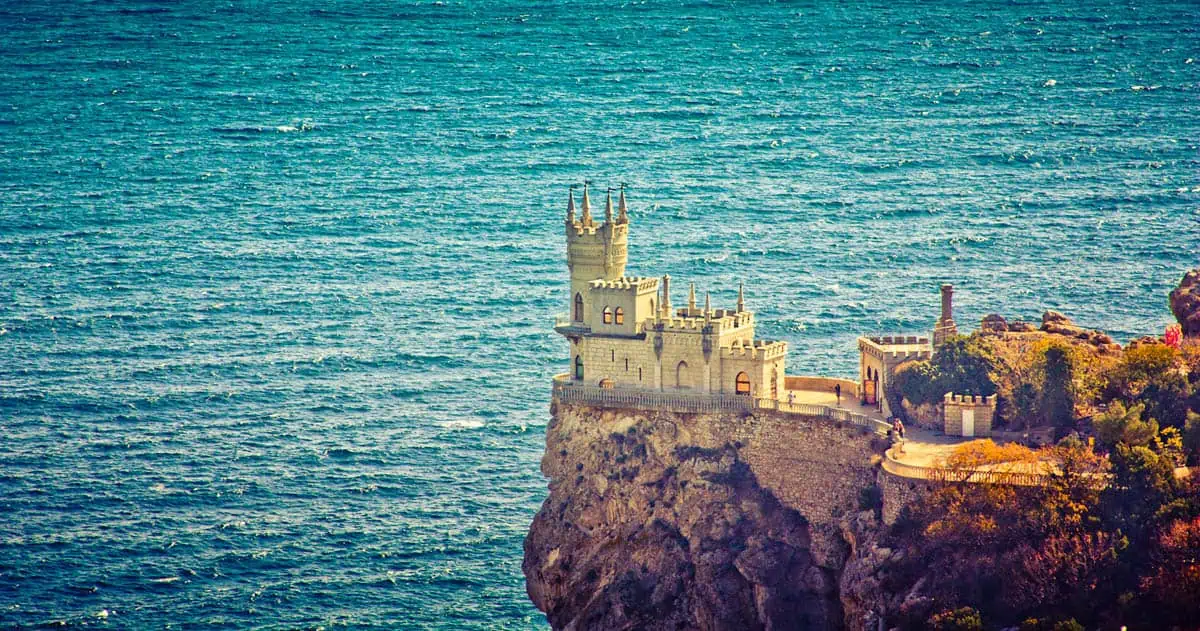 Вид_на_Ласточкино_гнездо_с_высоты Крым