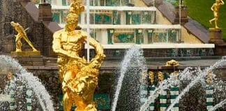 Запуск фонтанов в Петергофе