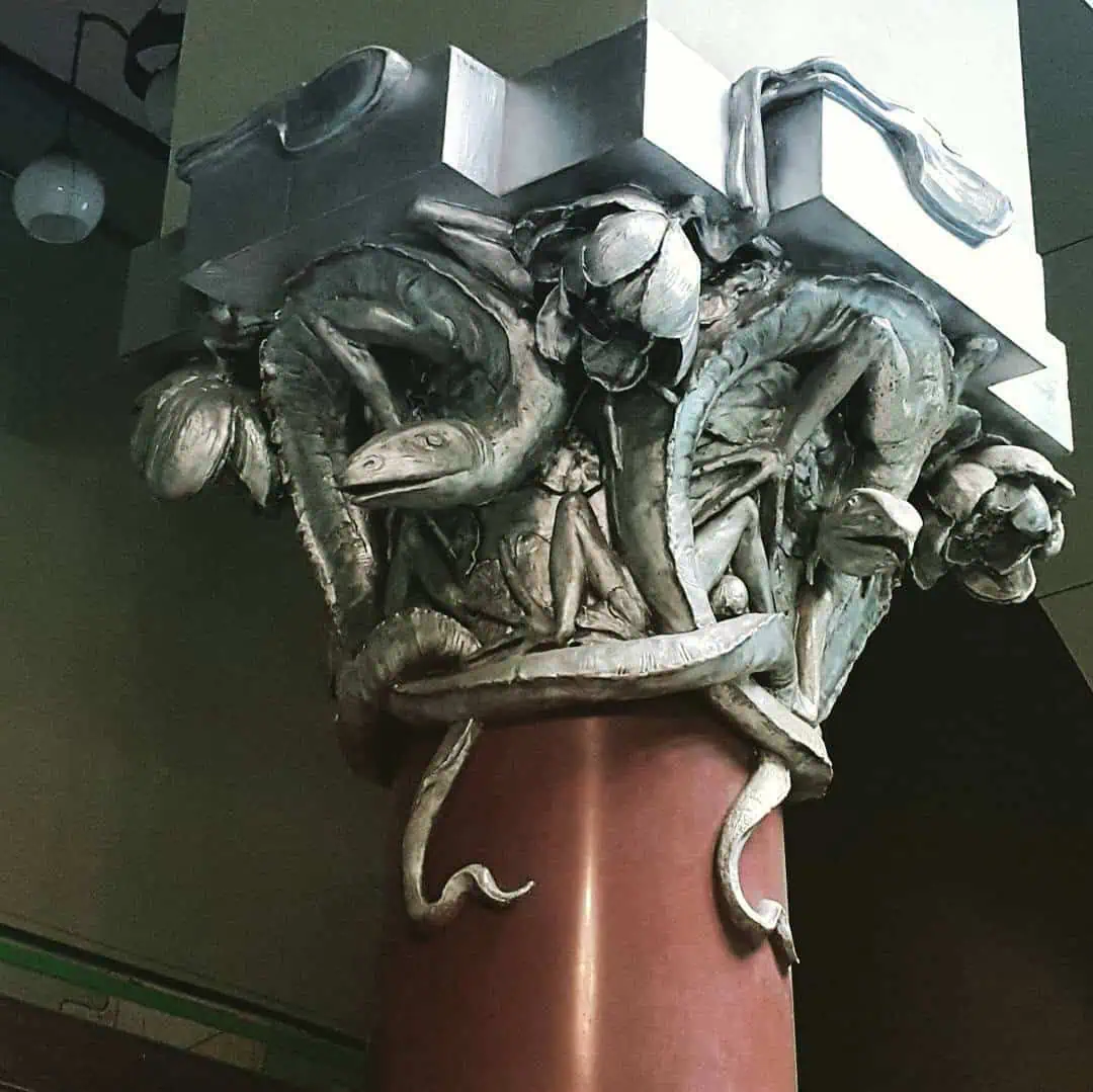 Фрагмент украшения лестницы в доме Горького. архитертор Шехтель