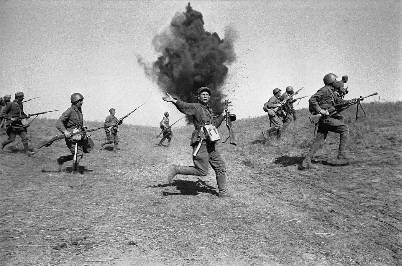 Политрук. Сталинград. 1943г.