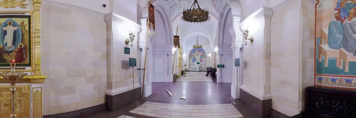 нижняя церковь галерея в Храме Христа Спасителя