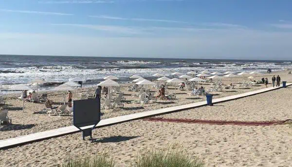 Пляж в Янтарном_голубой флаг