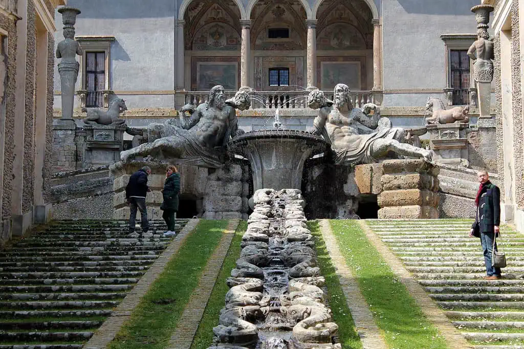 Вилла Фарнезе в 50 км от Рима. Местечко Капрарола