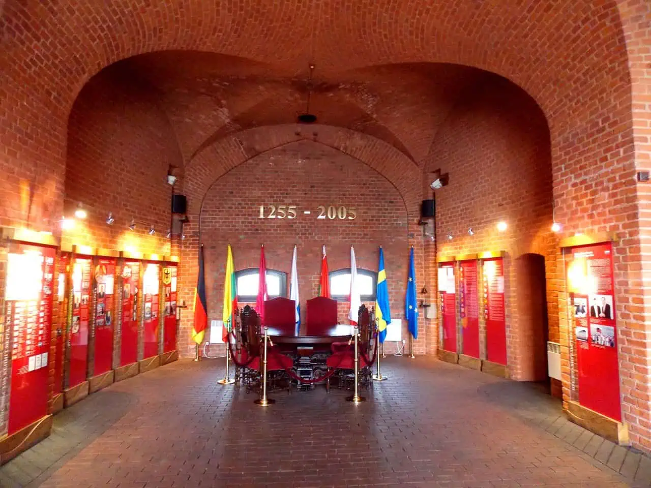 В интерьере Королевских ворот Калининграда