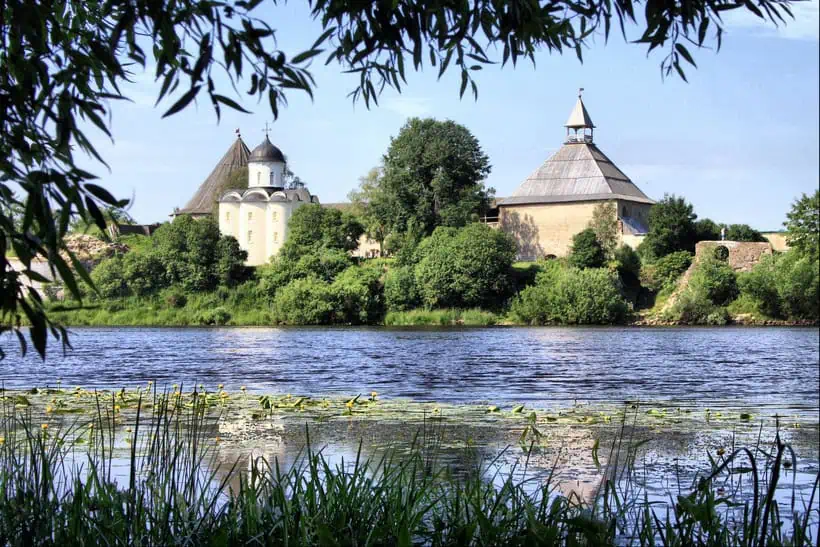 Укрепления Старой Ладоги и Успенский собор XII века