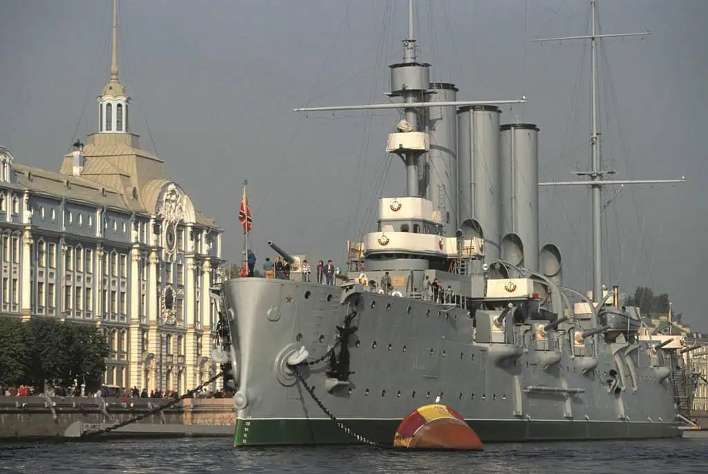 Крейсер Аврора. Вид с Невы