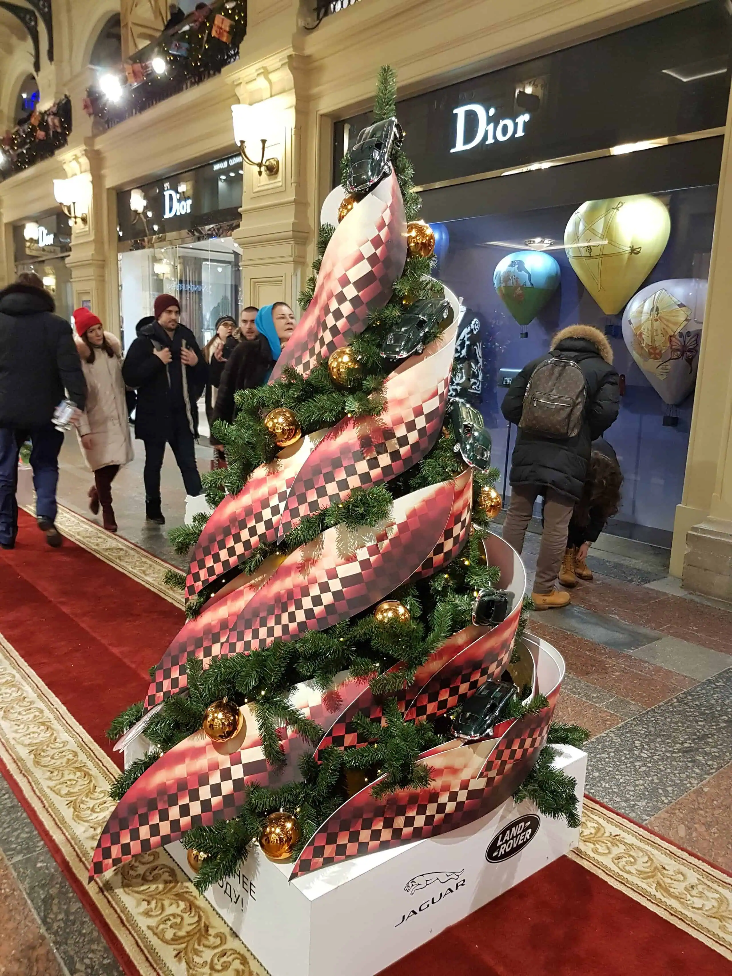 Елка Jaguar Land Rover