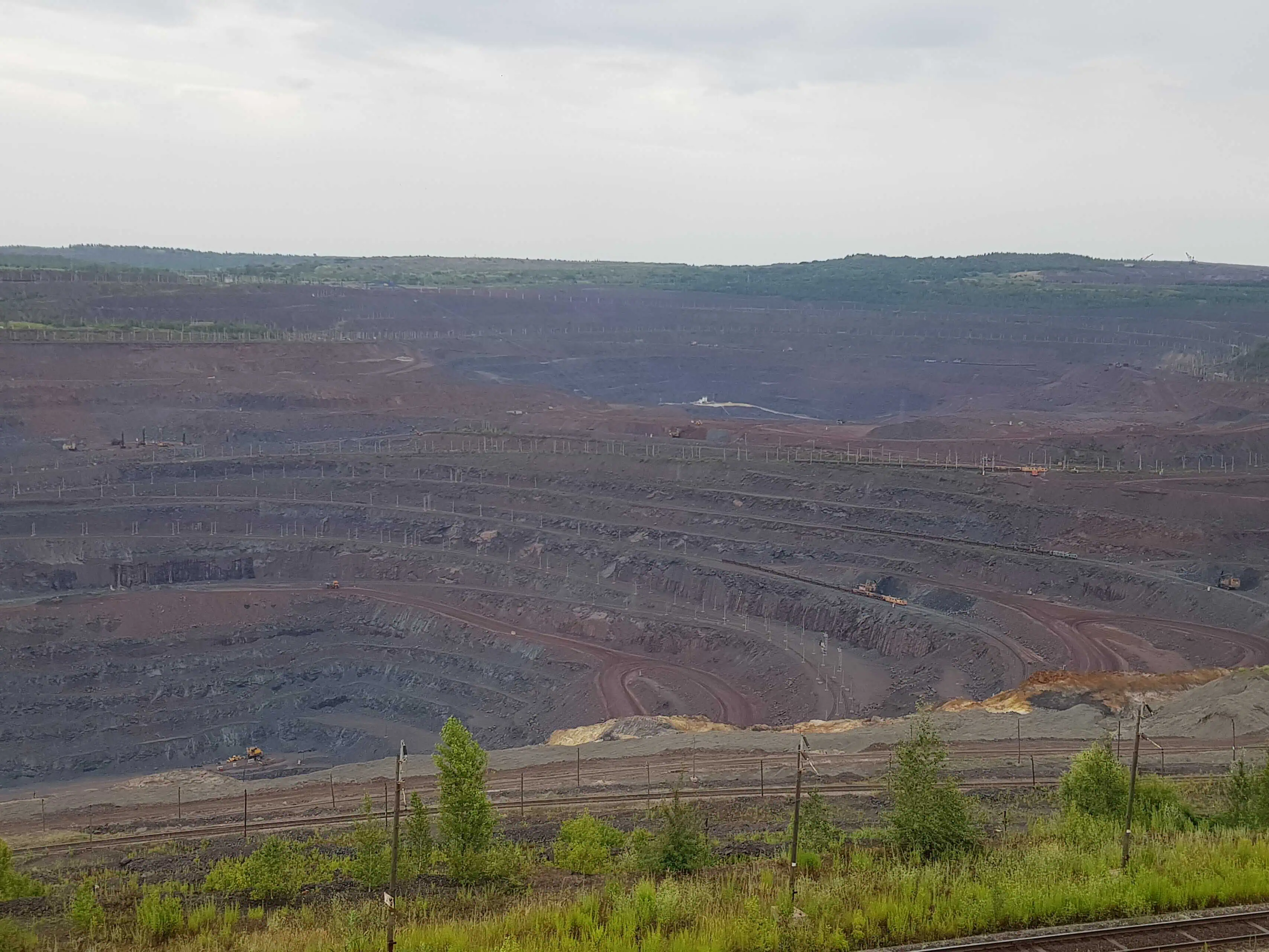 Вид со смотровой площадки Михайловского ГОК