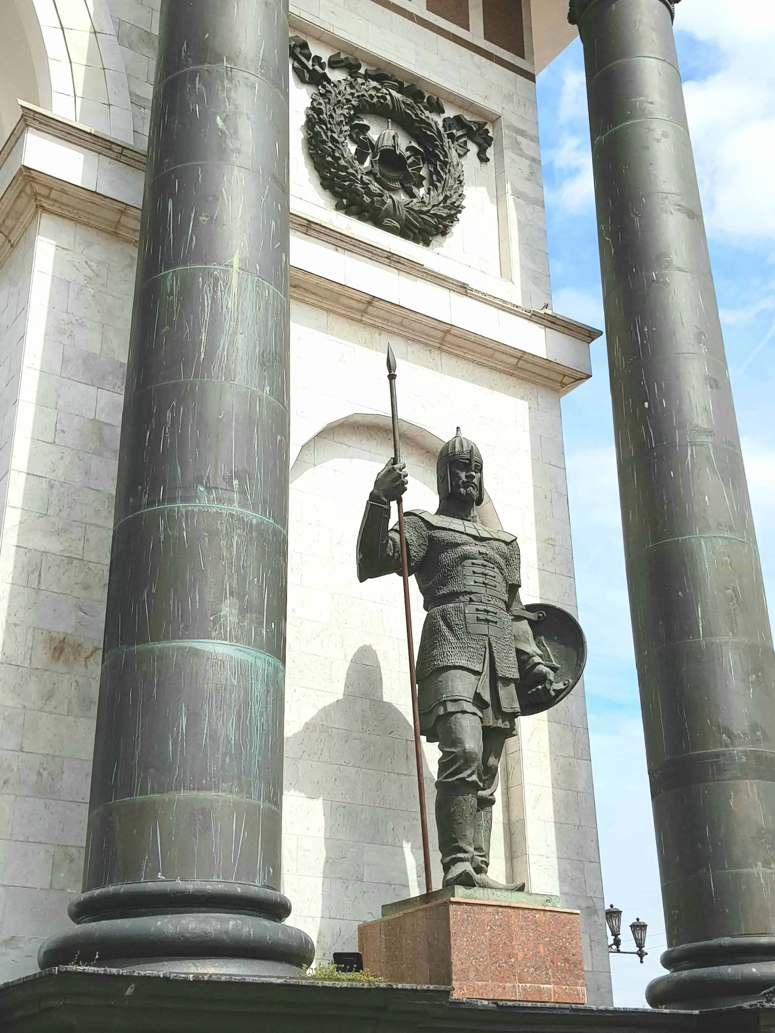 Мемориал Курская битва. Фрагмент. Фигура воина. Курская область лучших туристических мест