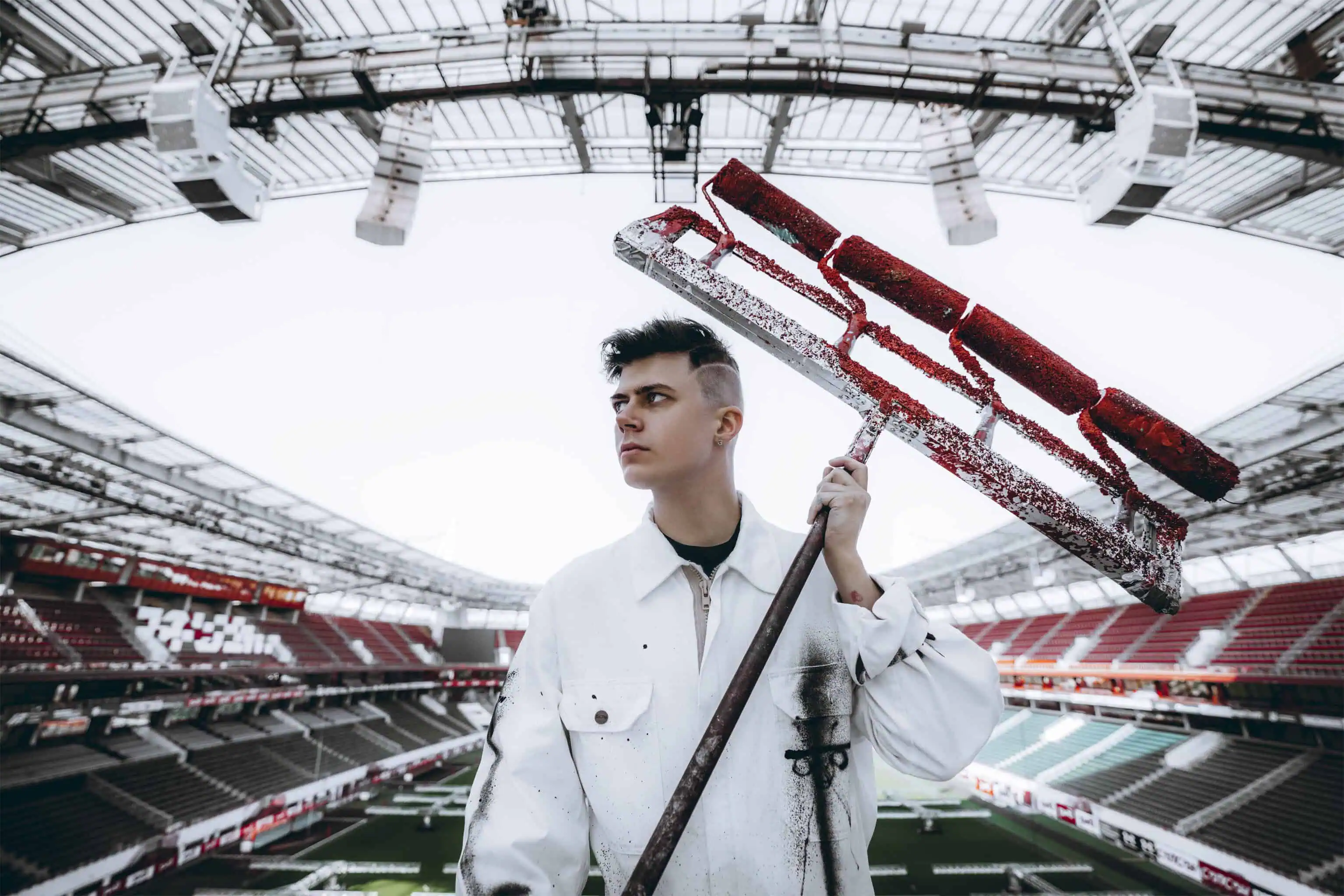 Площадь перед "РЖД Арена" в Москве. Покрас Лампас