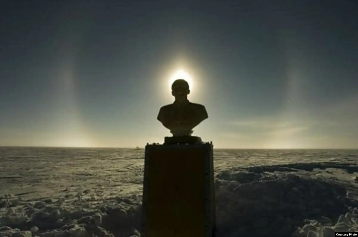 Памятник Ленину в Антарктиде