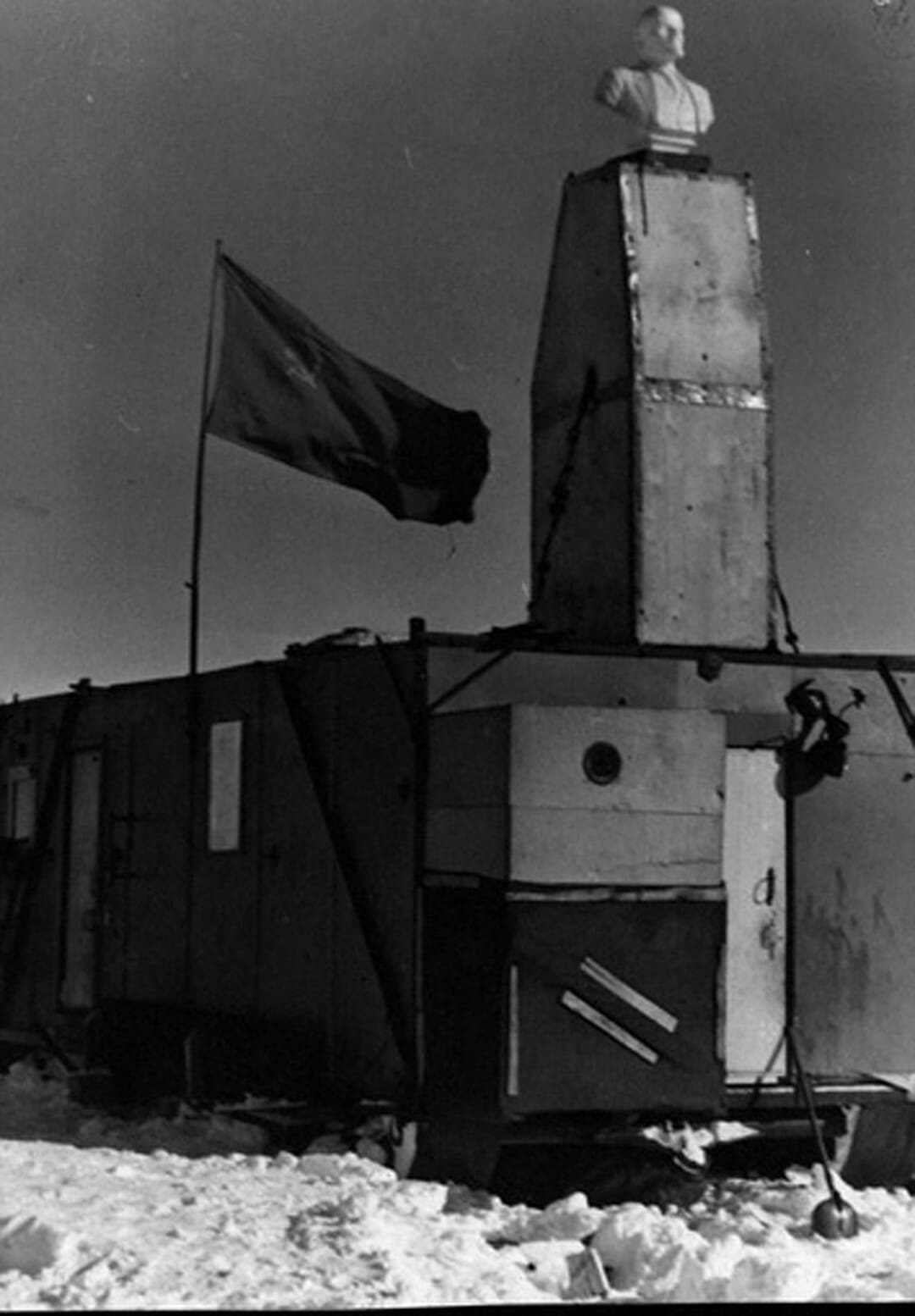Памятник Ленину в Антарктиде