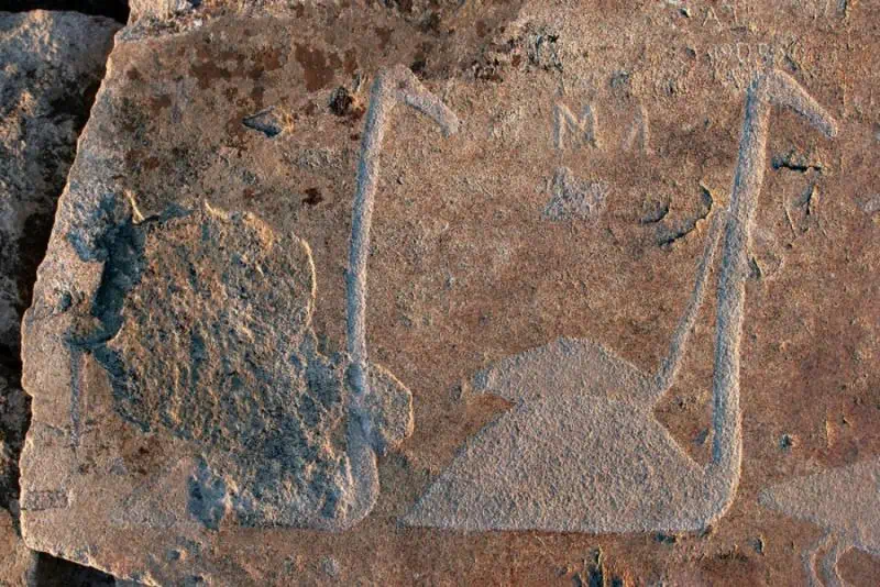 kareliya.-onezhskie-petroglify.-izobrazheniya-lebedej