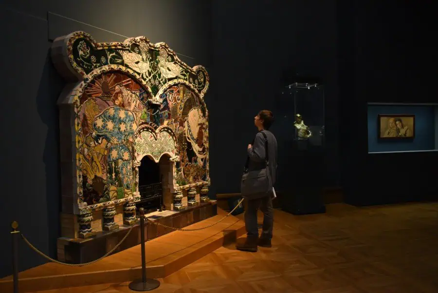 Камин работы Михаила Врубеля. Абрамцевская мастерская. Камин находится в Третьяковской галерее