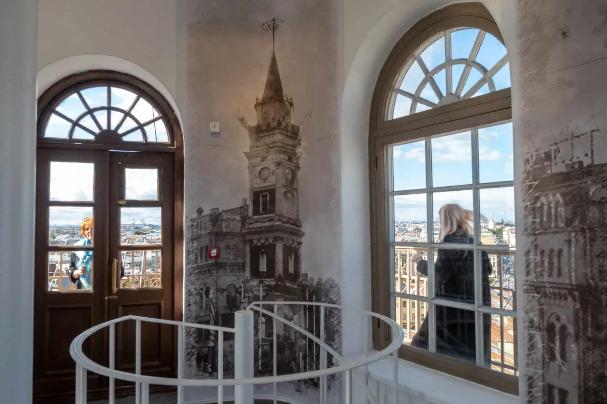 Внутри смотровой площадки Думской башни Санкт-Петербурга