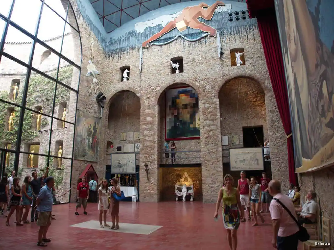 могила Ссальвадора Дали в каталонии