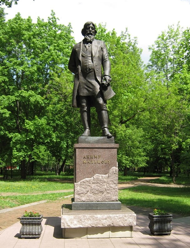 Памятник Акиму Мальцову в городе Гусь-Хрустальный