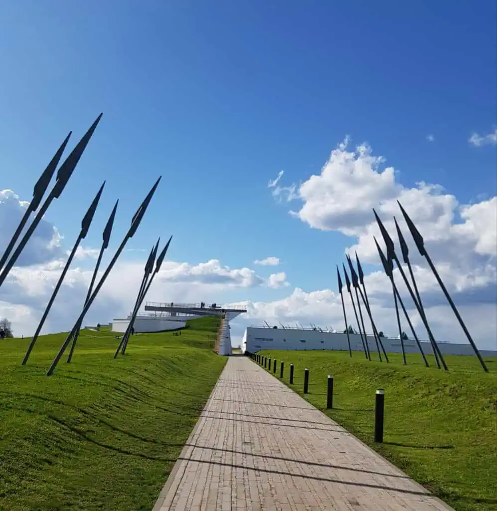 Дорога к Музейному комплексу "Куликово поле" в деревне Моховое. Тульская область