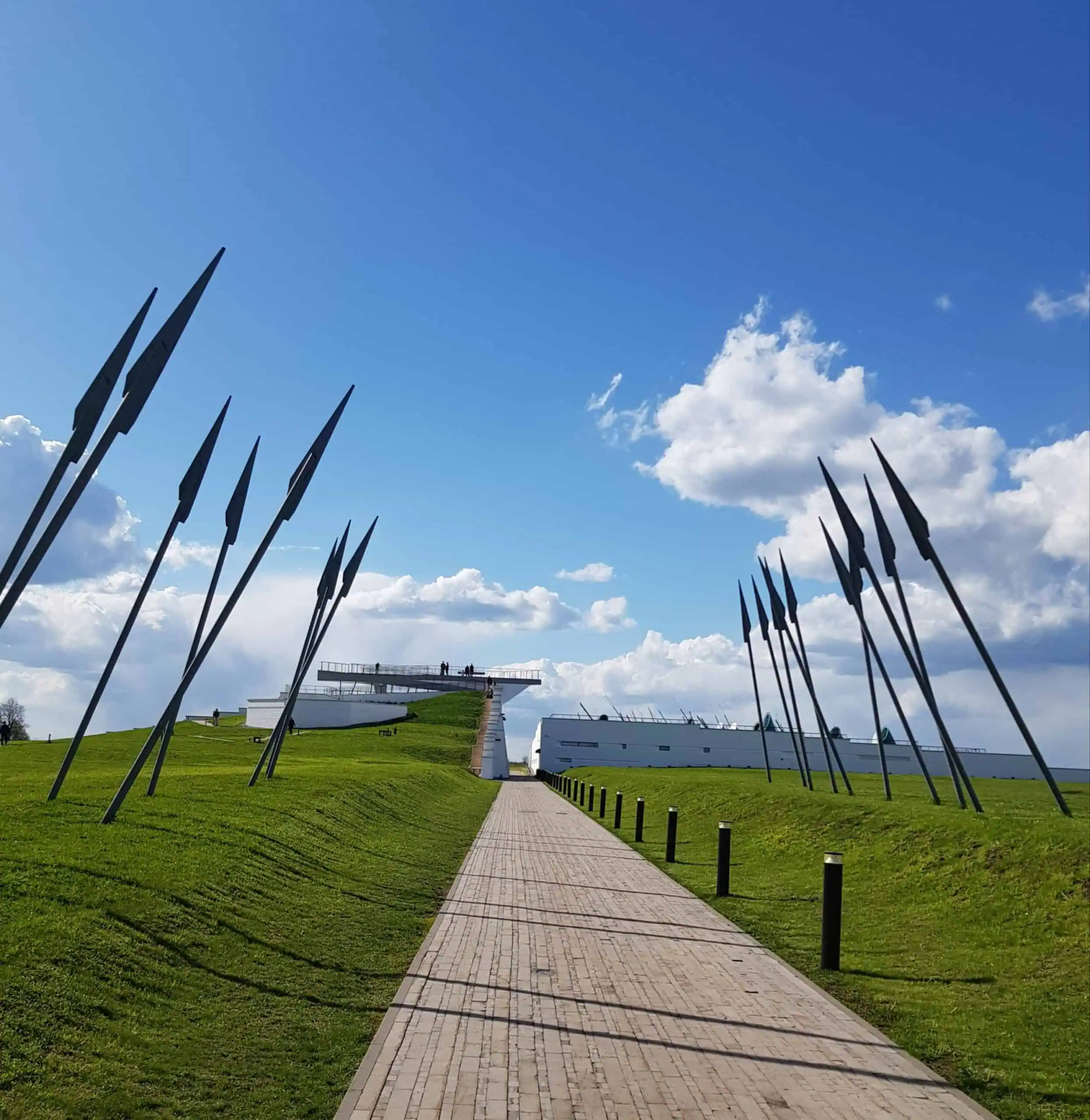 Дорога к Музейному комплексу "Куликово поле" в деревне Моховое. Тульская область