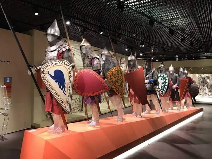 Экспозиция боя на Куликовом поле внутри музейного комплекса Куликово поле в деревне Моховое