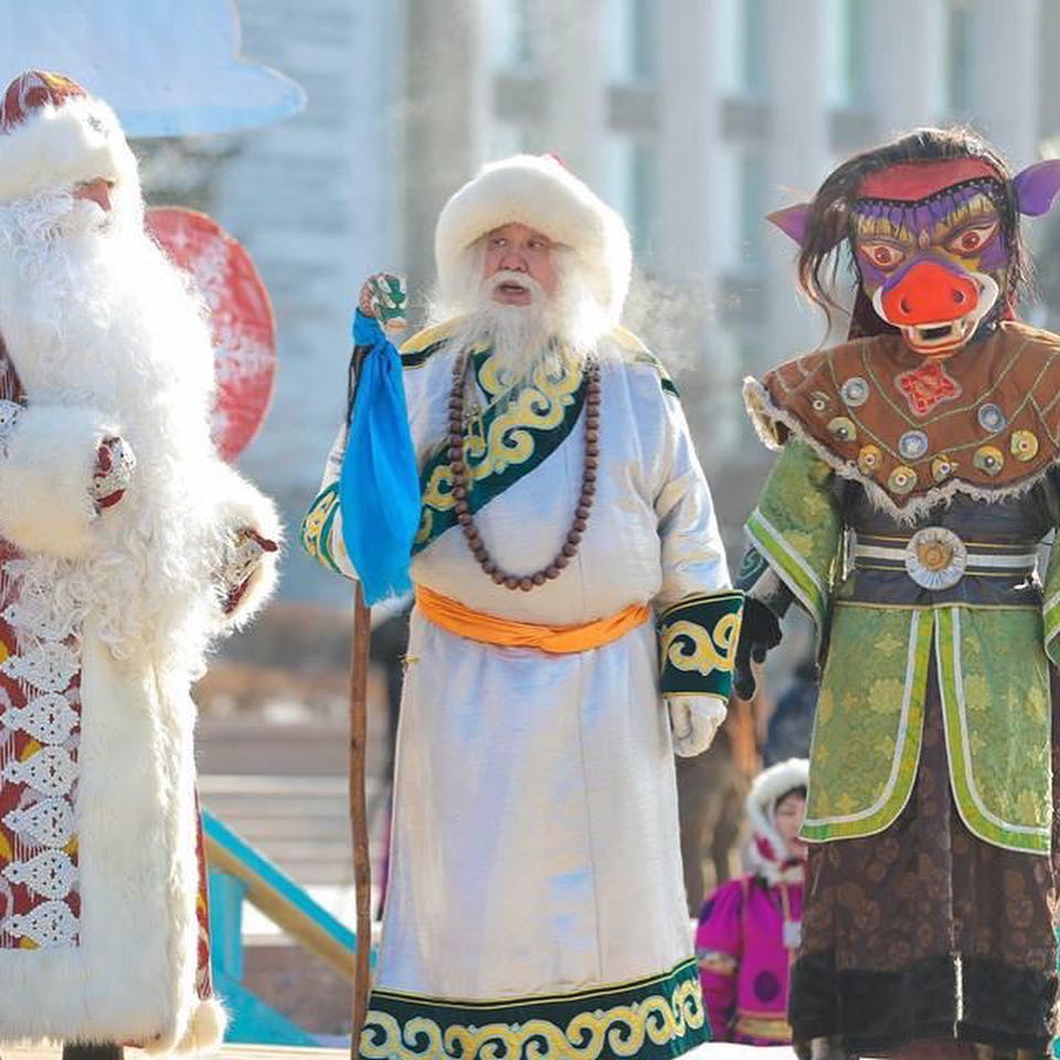 Все аналоги Деда Мороза на фестивале «Буузын Баяр»