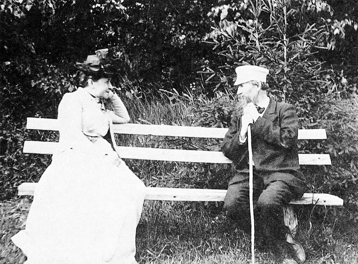 Елизавета Григорьевна Мамонтова и Виктор Михайлович Васнецов в Абрамцеве. 1890-е гг.