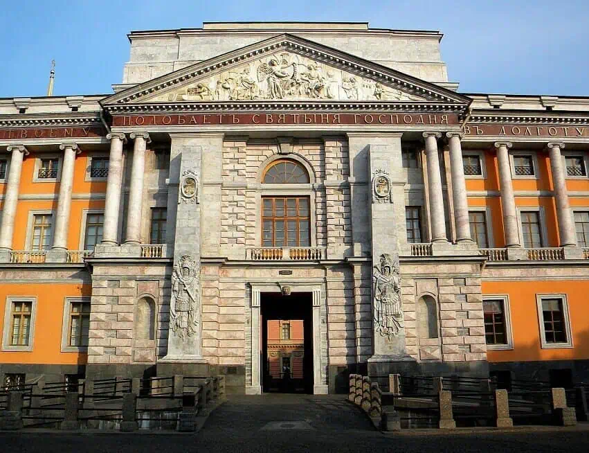 mihailovskiy_zamok_fasad_massonskie_simvoly